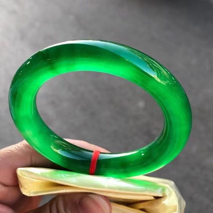 Natural Imperial Green Jade Bangle